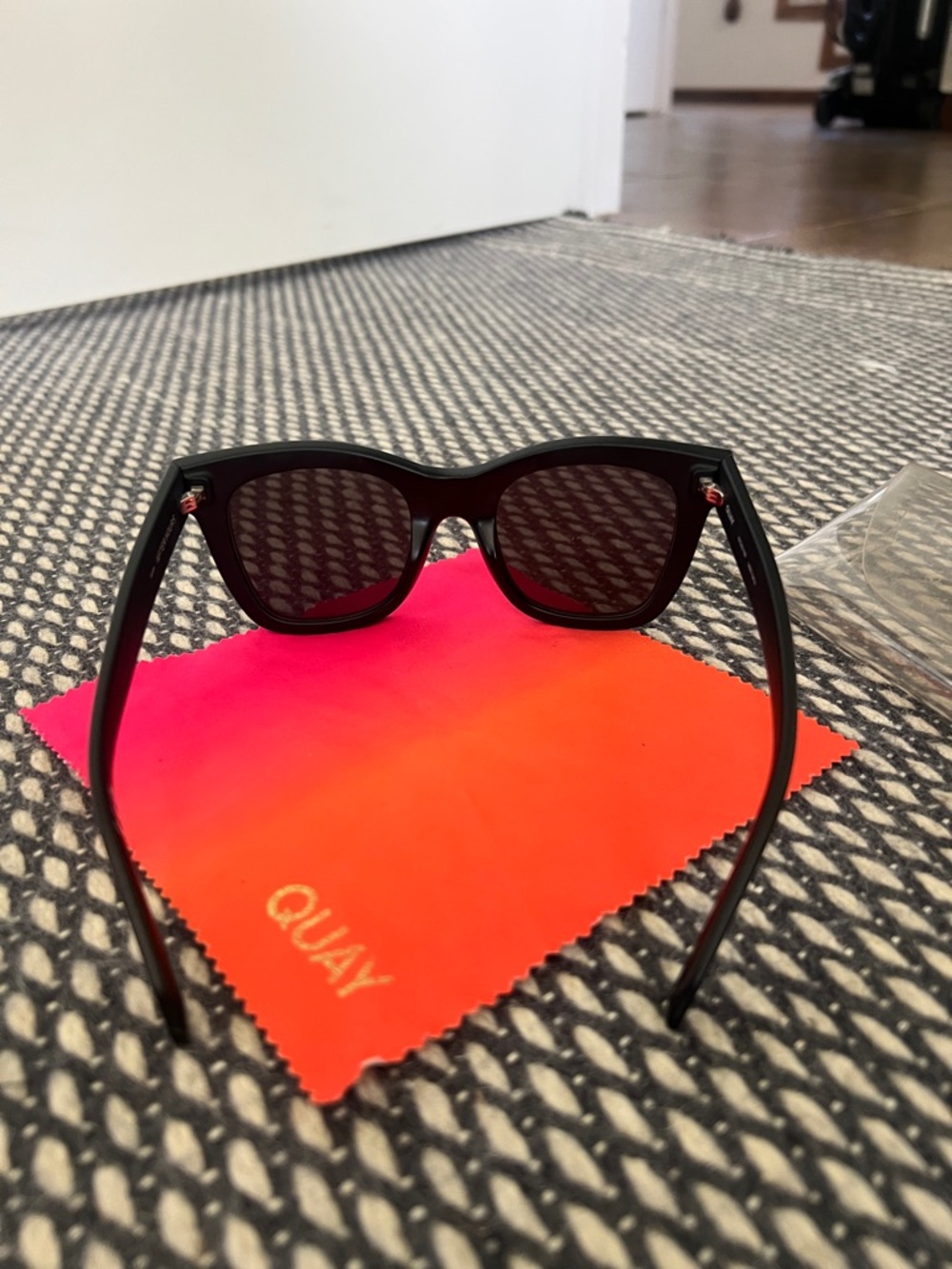Quay “After Party” matte frame - Picture 3 of 5